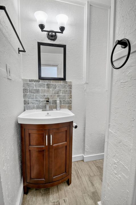 For Sale: $399,000 (3 beds, 2 baths, 1171 Square Feet)