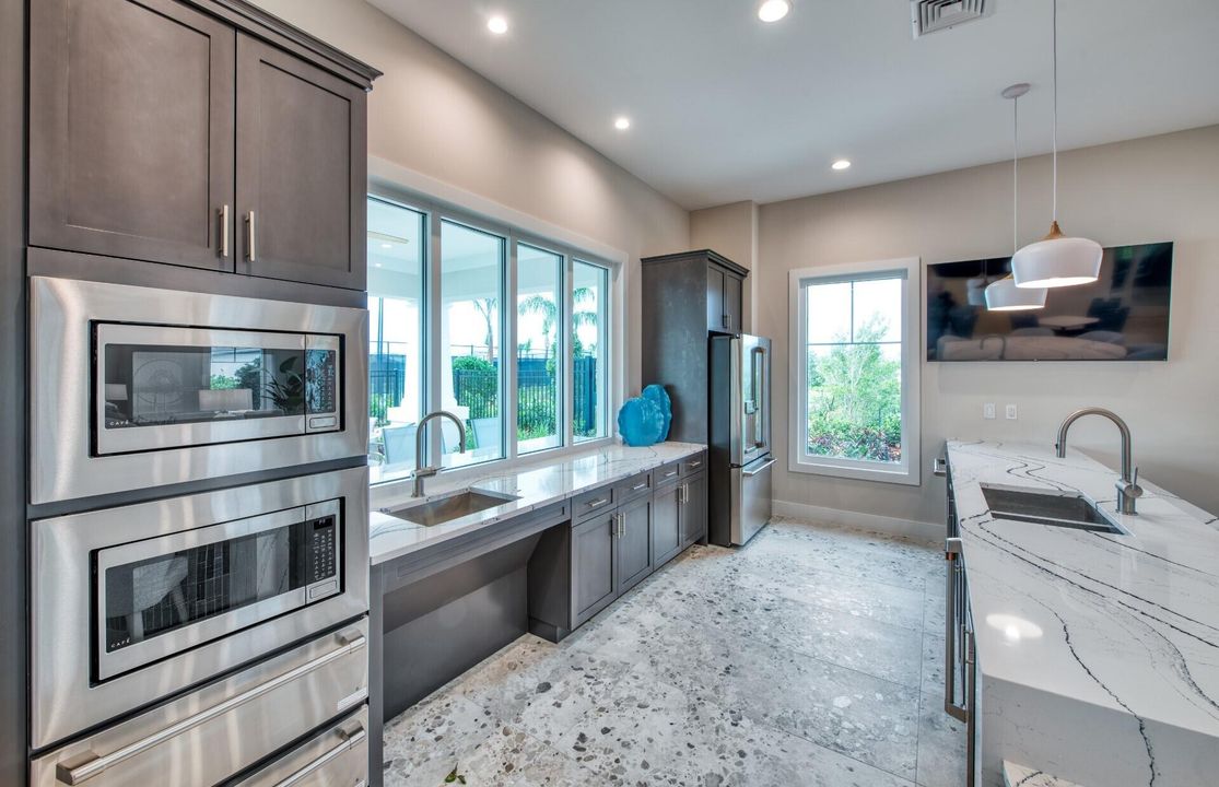 For Sale: $426,145 (2 beds, 2 baths, 1321 Square Feet)