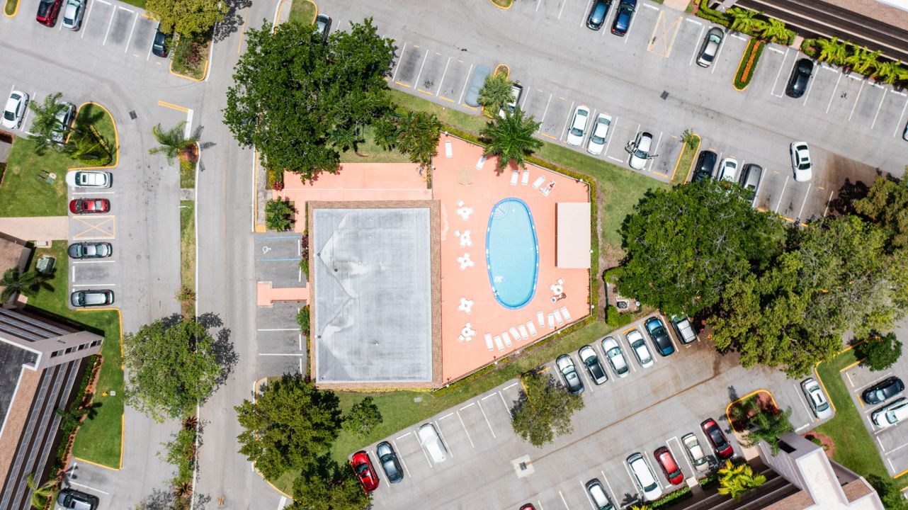 На продажу: $215,000 (2 спален, 2 ванн, 1045 Квадратных фут)