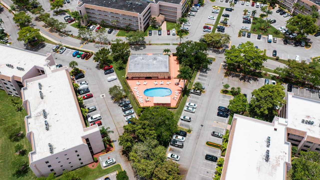 На продажу: $215,000 (2 спален, 2 ванн, 1045 Квадратных фут)