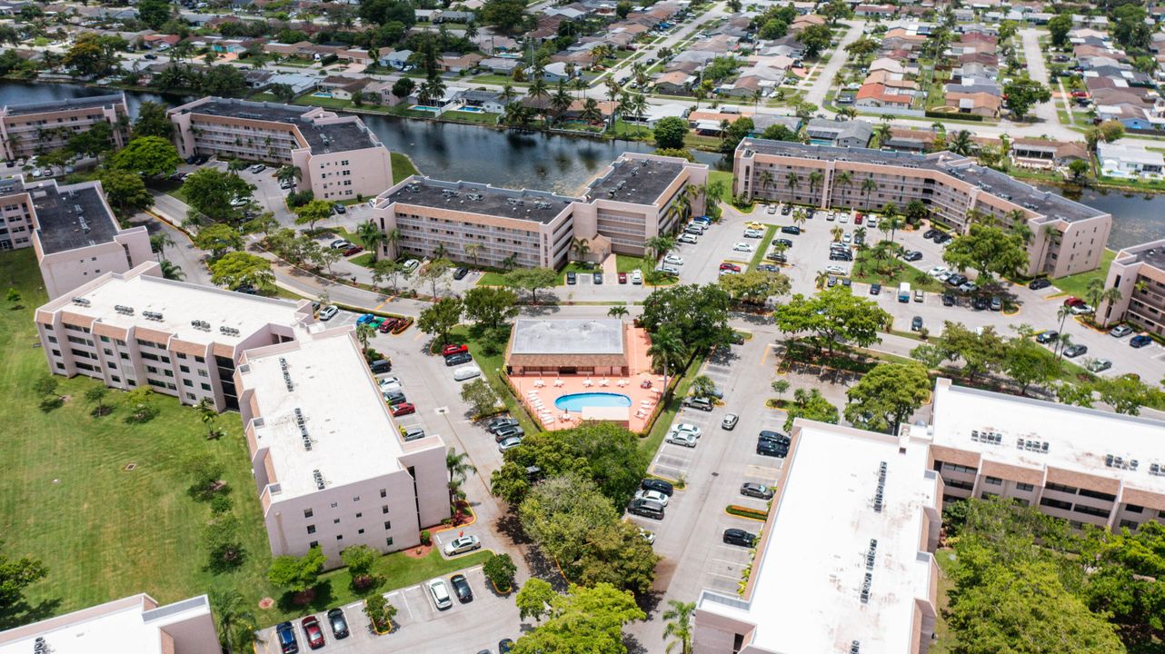 На продажу: $215,000 (2 спален, 2 ванн, 1045 Квадратных фут)