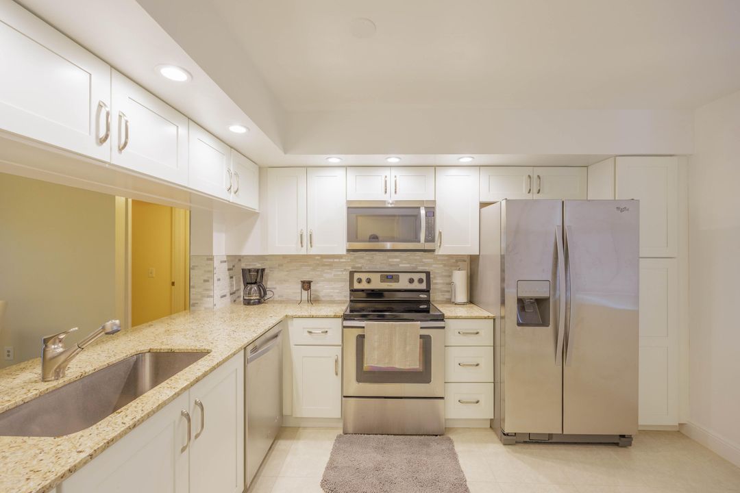 На продажу: $215,000 (2 спален, 2 ванн, 1045 Квадратных фут)