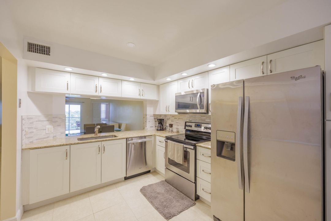 На продажу: $215,000 (2 спален, 2 ванн, 1045 Квадратных фут)