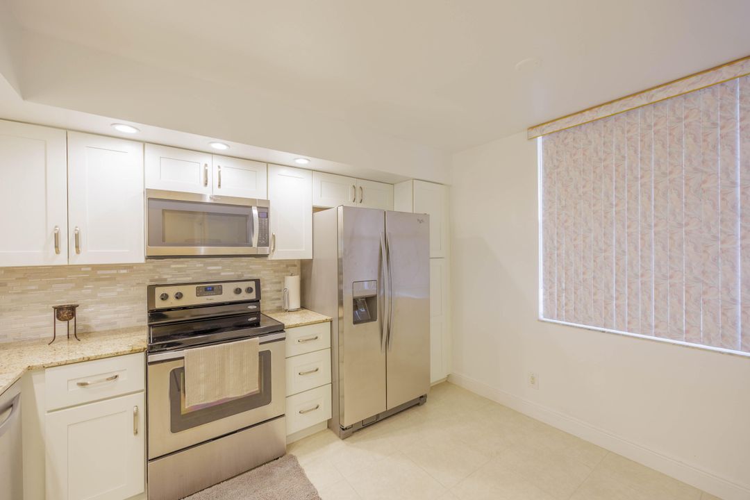 На продажу: $215,000 (2 спален, 2 ванн, 1045 Квадратных фут)