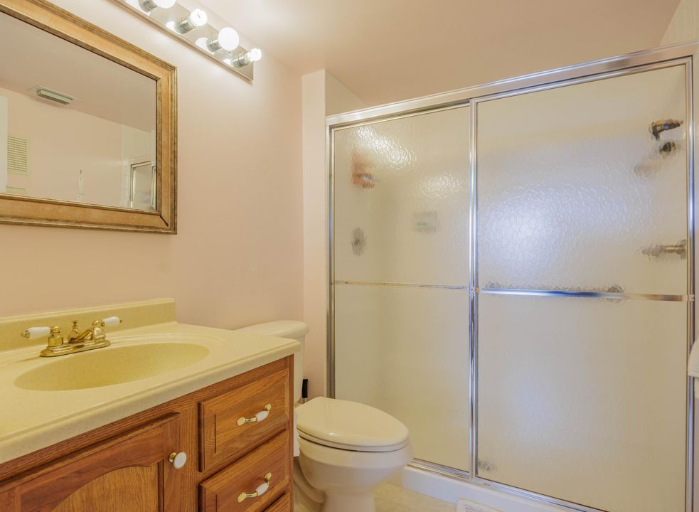 На продажу: $215,000 (2 спален, 2 ванн, 1045 Квадратных фут)