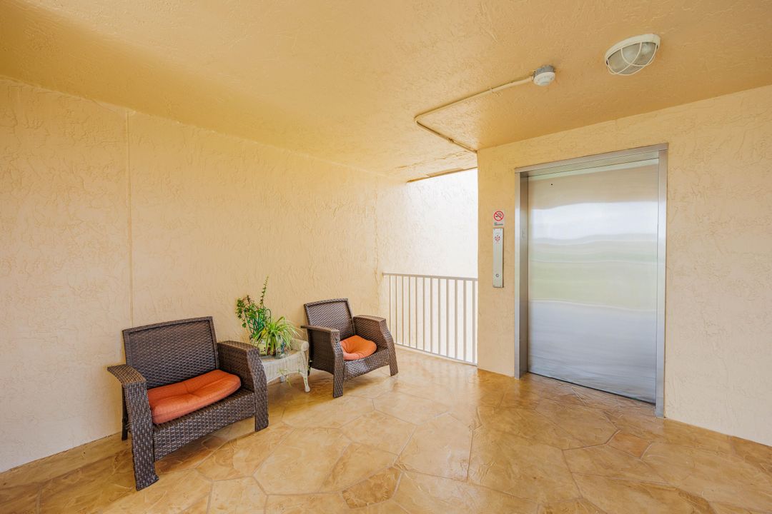 На продажу: $215,000 (2 спален, 2 ванн, 1045 Квадратных фут)