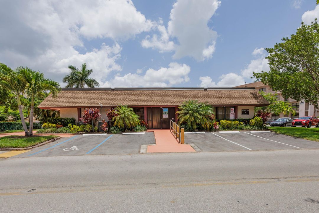 На продажу: $215,000 (2 спален, 2 ванн, 1045 Квадратных фут)