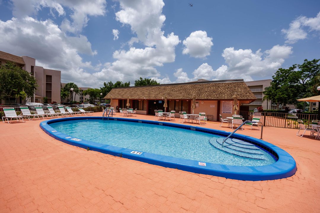 На продажу: $215,000 (2 спален, 2 ванн, 1045 Квадратных фут)