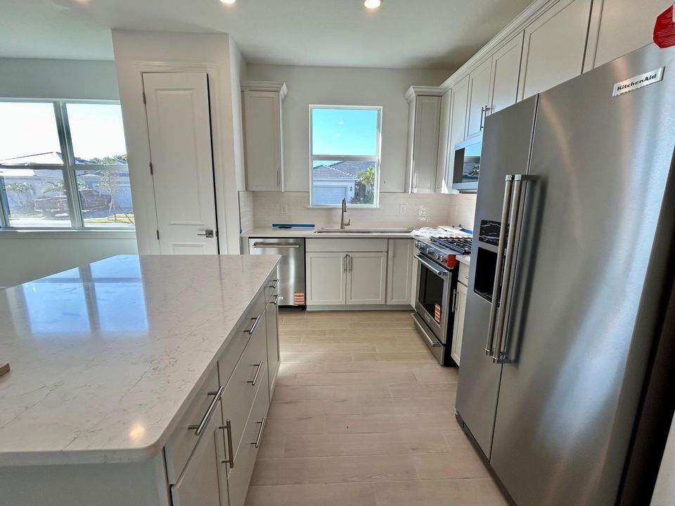 Active With Contract: $423,645 (2 beds, 2 baths, 1321 Square Feet)