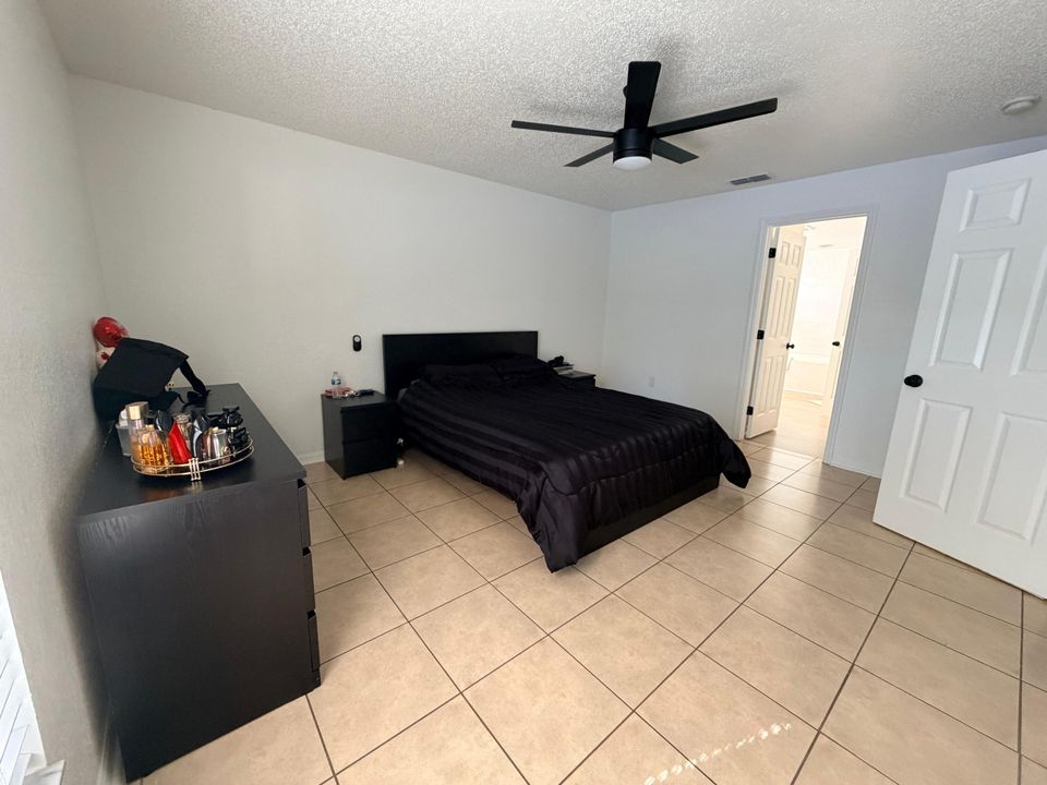 For Sale: $370,000 (4 beds, 2 baths, 1901 Square Feet)