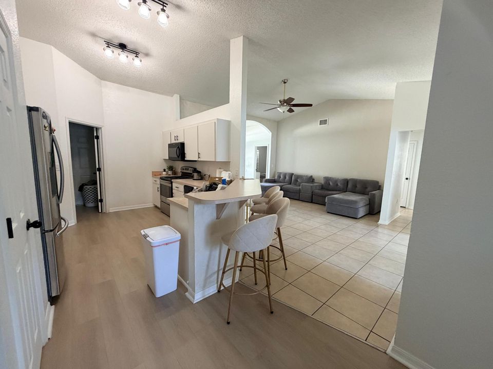 For Sale: $370,000 (4 beds, 2 baths, 1901 Square Feet)