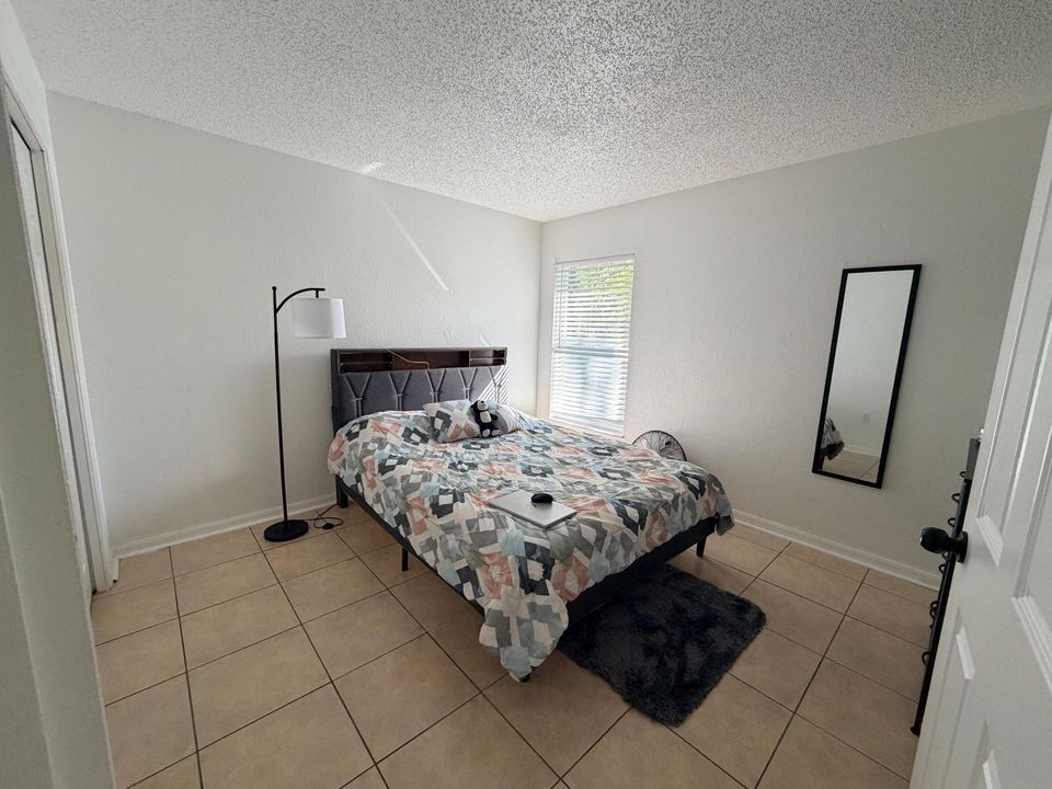 For Sale: $370,000 (4 beds, 2 baths, 1901 Square Feet)