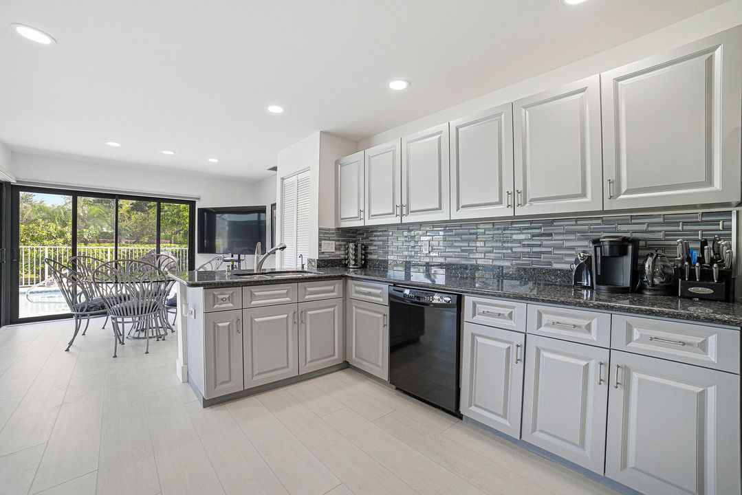 На продажу: $1,290,000 (4 спален, 2 ванн, 2709 Квадратных фут)