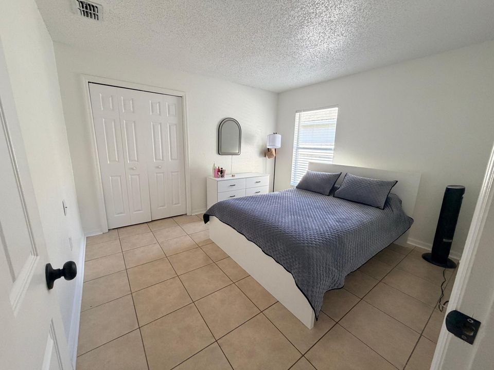 For Sale: $370,000 (4 beds, 2 baths, 1901 Square Feet)