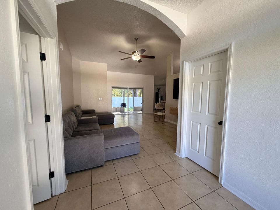 For Sale: $370,000 (4 beds, 2 baths, 1901 Square Feet)