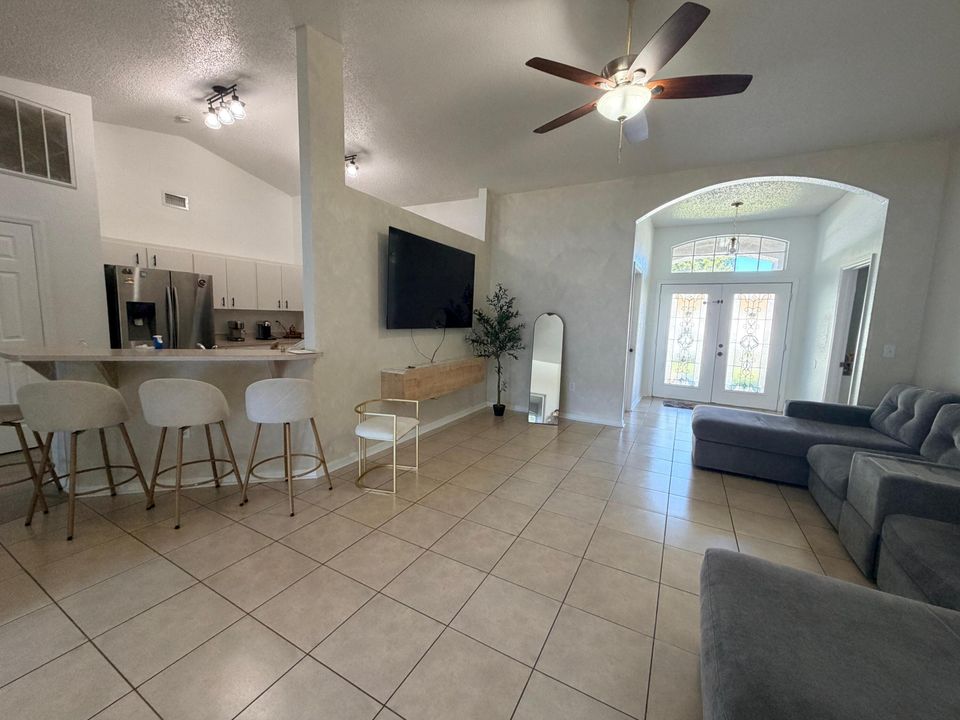 For Sale: $370,000 (4 beds, 2 baths, 1901 Square Feet)