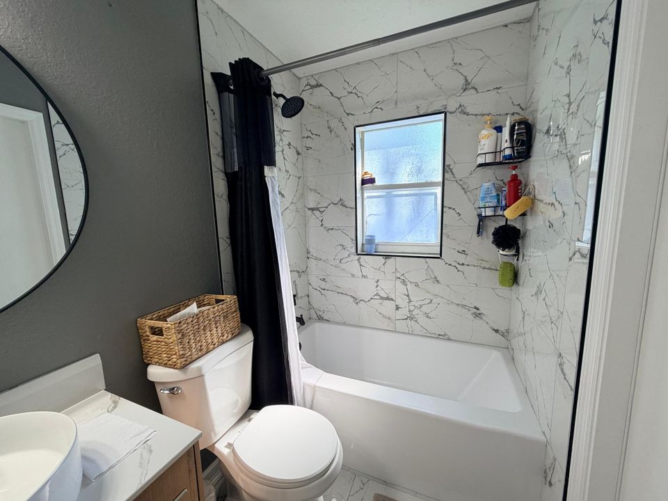 For Sale: $370,000 (4 beds, 2 baths, 1901 Square Feet)