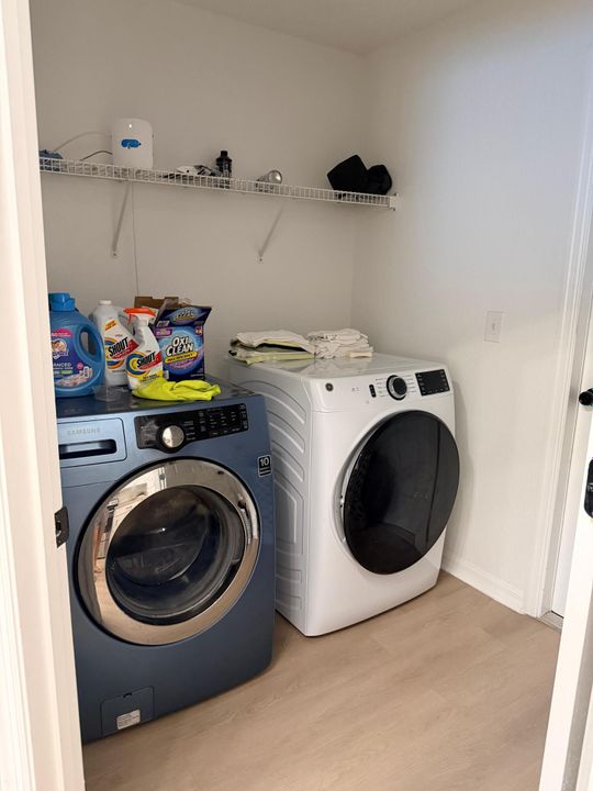 For Sale: $370,000 (4 beds, 2 baths, 1901 Square Feet)