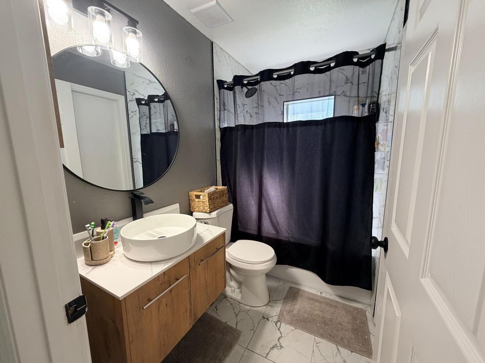 For Sale: $370,000 (4 beds, 2 baths, 1901 Square Feet)