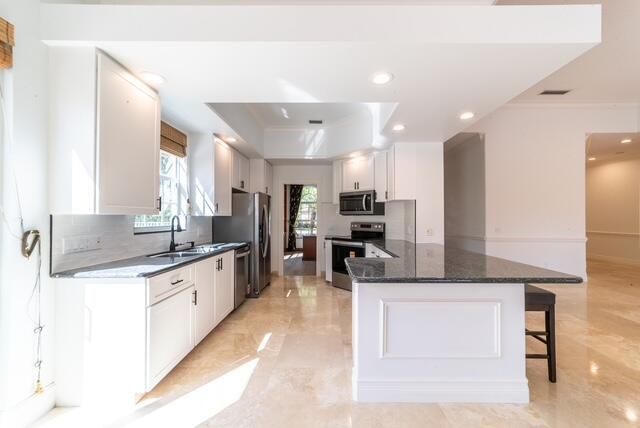 For Rent: $5,900 (3 beds, 3 baths, 2023 Square Feet)