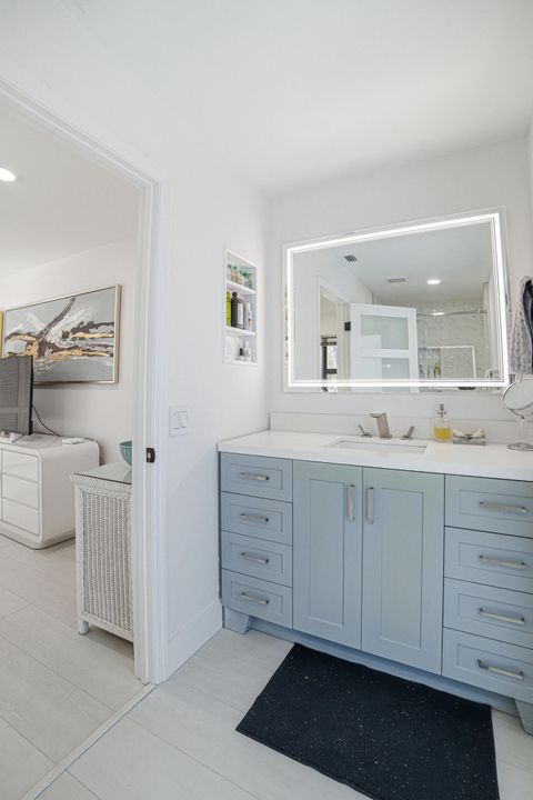 На продажу: $1,290,000 (4 спален, 2 ванн, 2709 Квадратных фут)