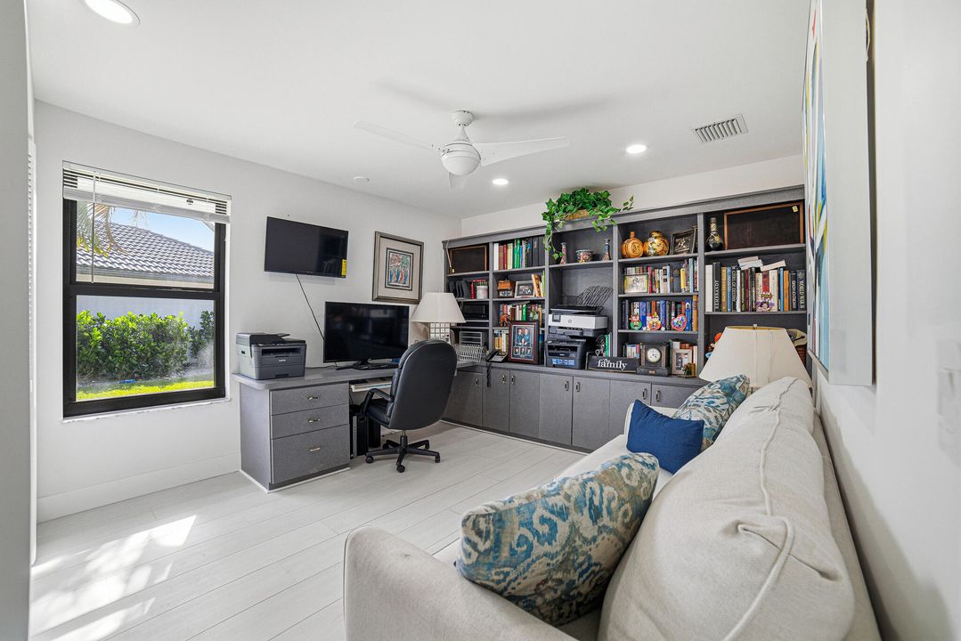 На продажу: $1,290,000 (4 спален, 2 ванн, 2709 Квадратных фут)