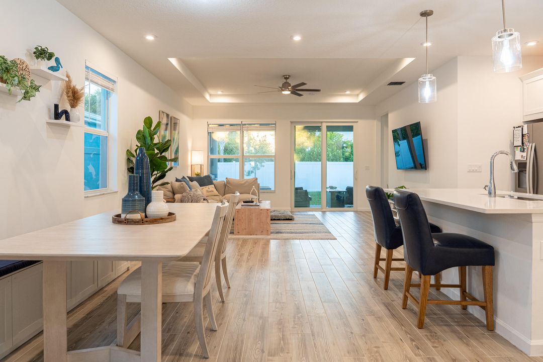 For Sale: $425,000 (2 beds, 2 baths, 1724 Square Feet)