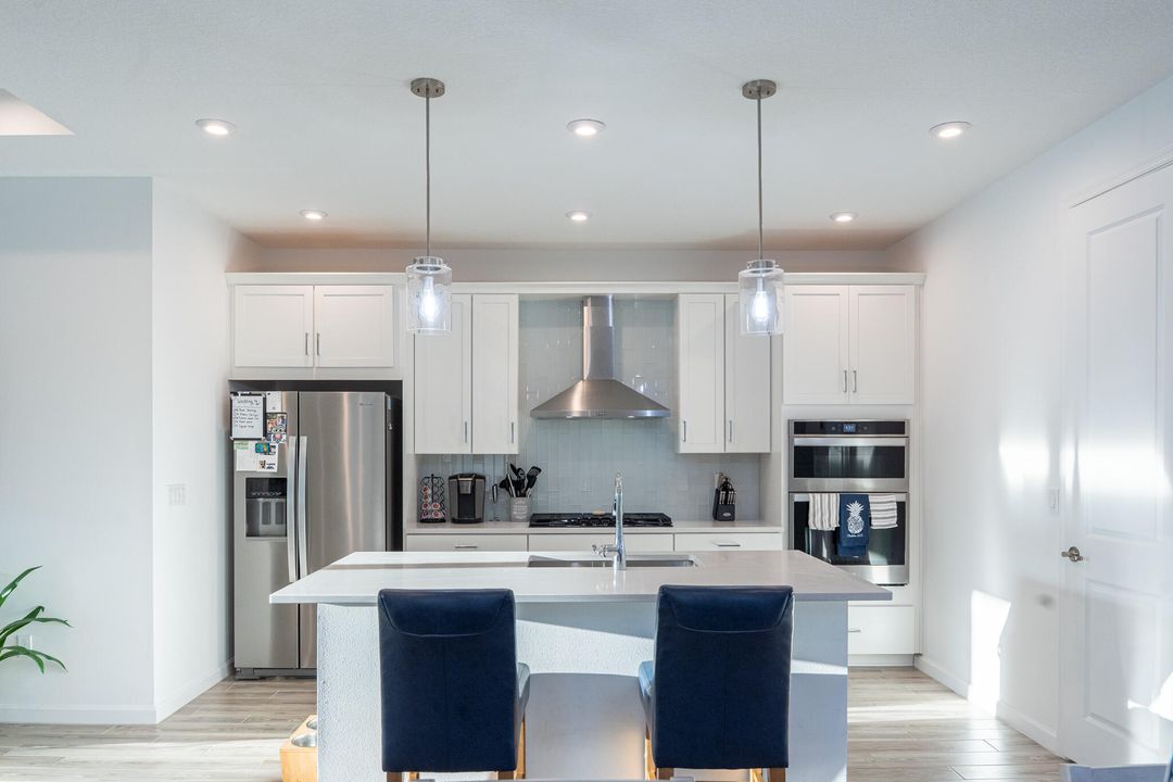 For Sale: $425,000 (2 beds, 2 baths, 1724 Square Feet)