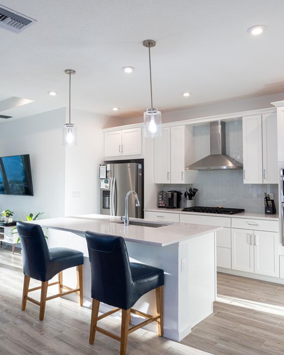 For Sale: $425,000 (2 beds, 2 baths, 1724 Square Feet)