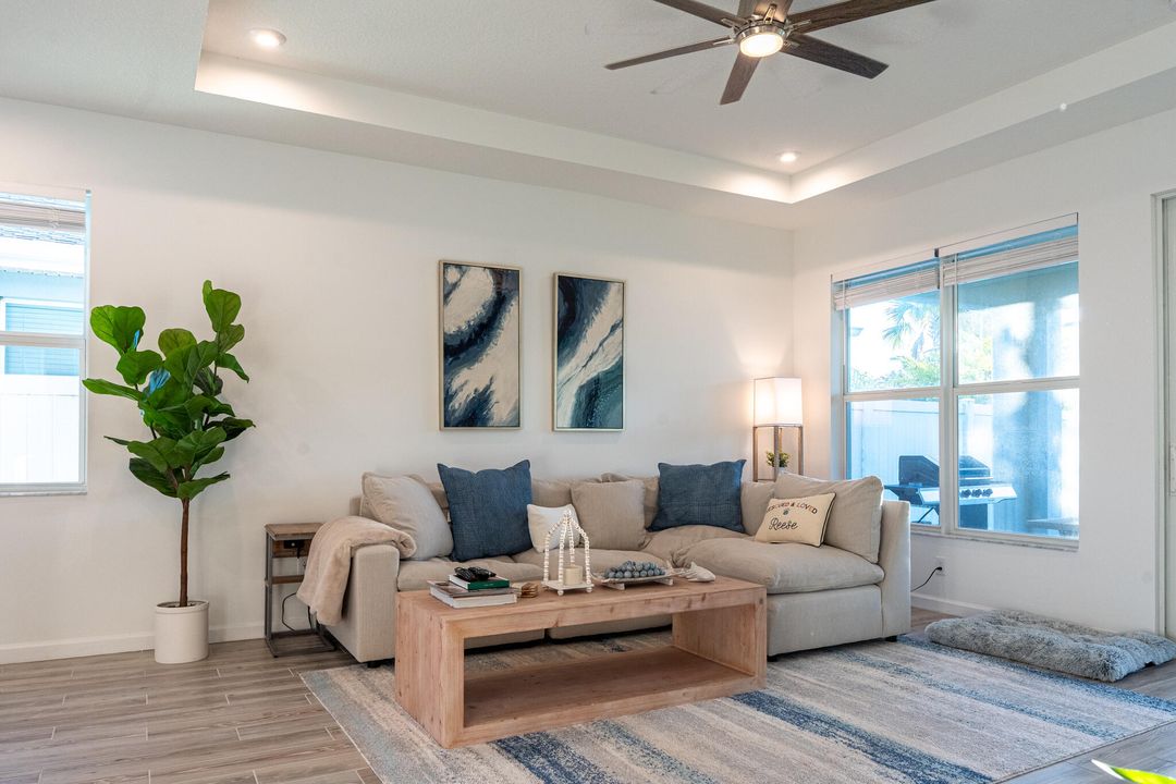 For Sale: $425,000 (2 beds, 2 baths, 1724 Square Feet)