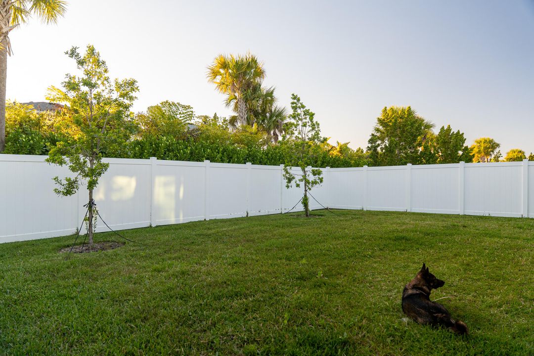 For Sale: $425,000 (2 beds, 2 baths, 1724 Square Feet)