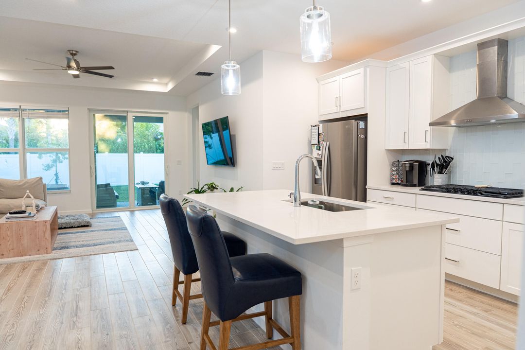 For Sale: $425,000 (2 beds, 2 baths, 1724 Square Feet)