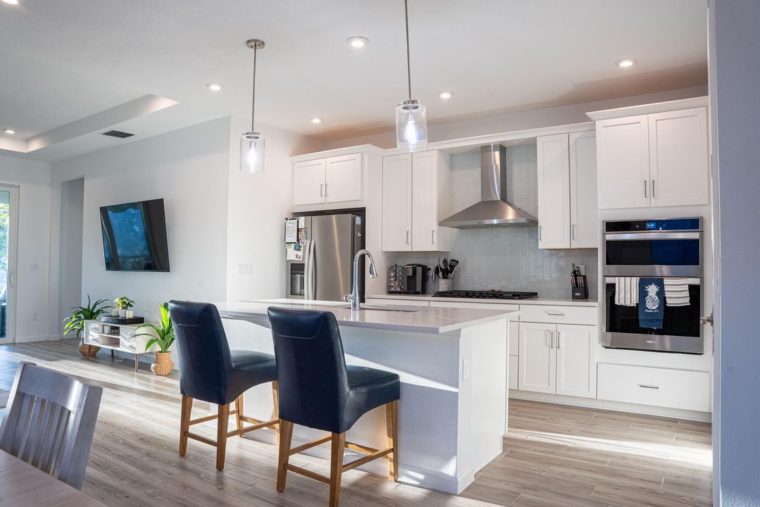 For Sale: $425,000 (2 beds, 2 baths, 1724 Square Feet)