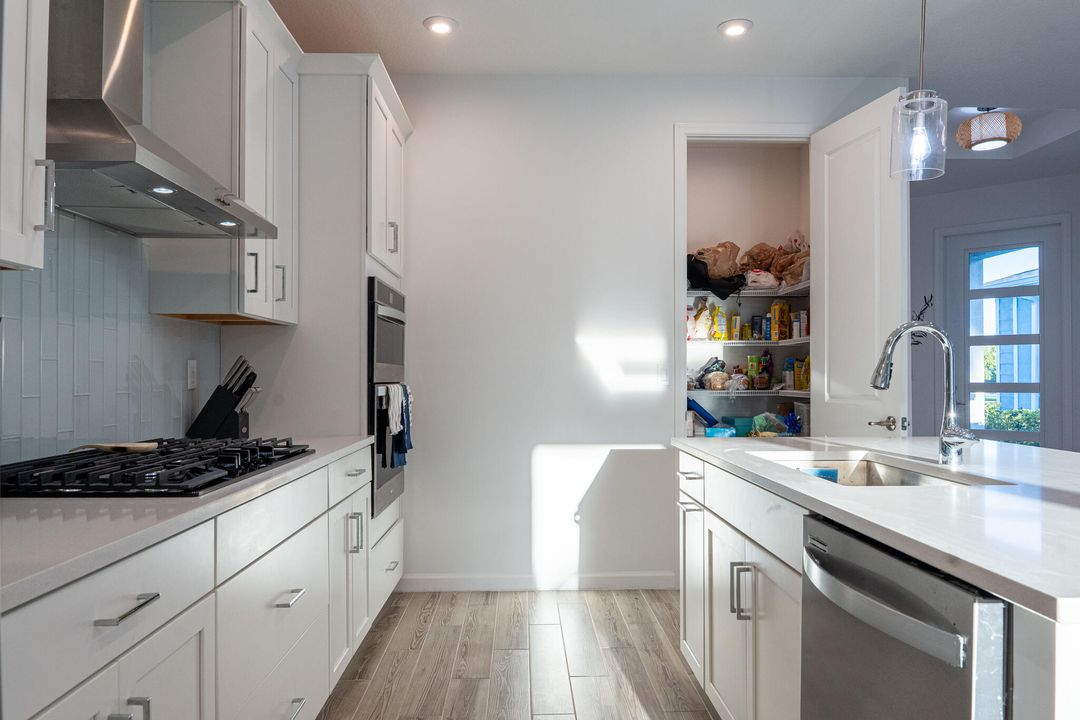 For Sale: $425,000 (2 beds, 2 baths, 1724 Square Feet)