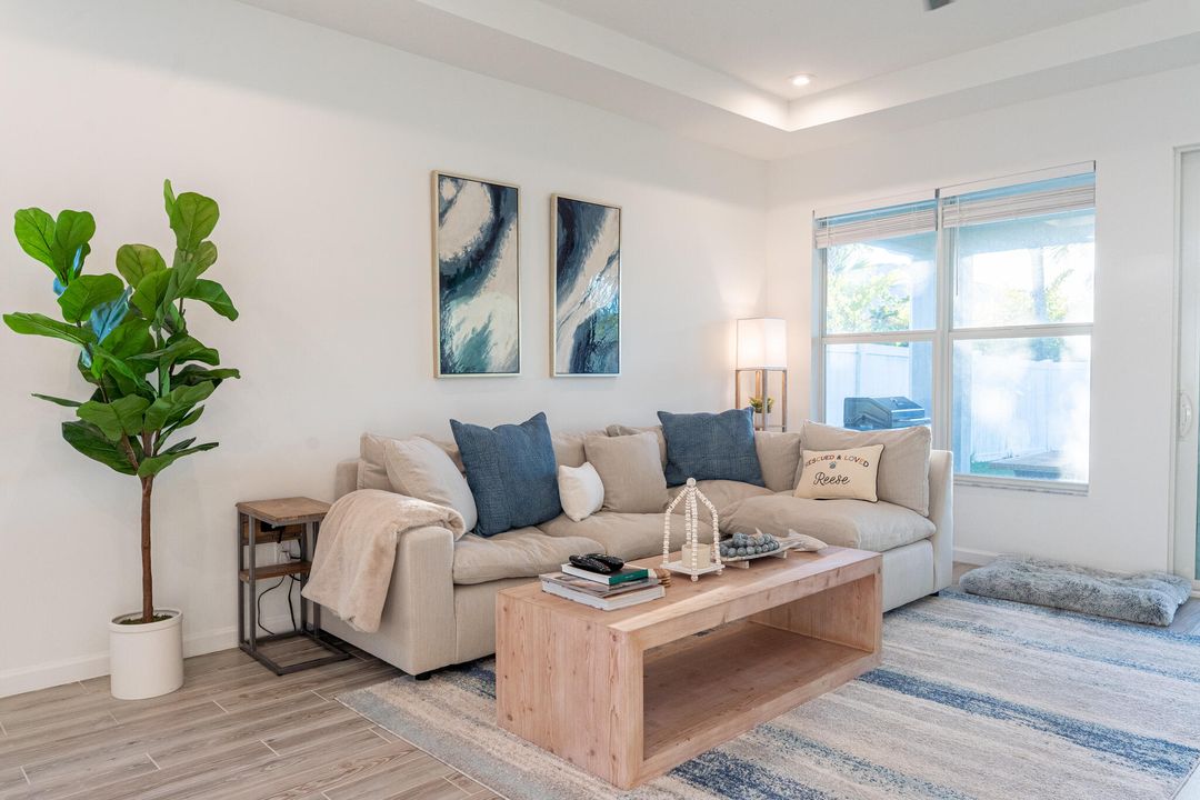 For Sale: $425,000 (2 beds, 2 baths, 1724 Square Feet)