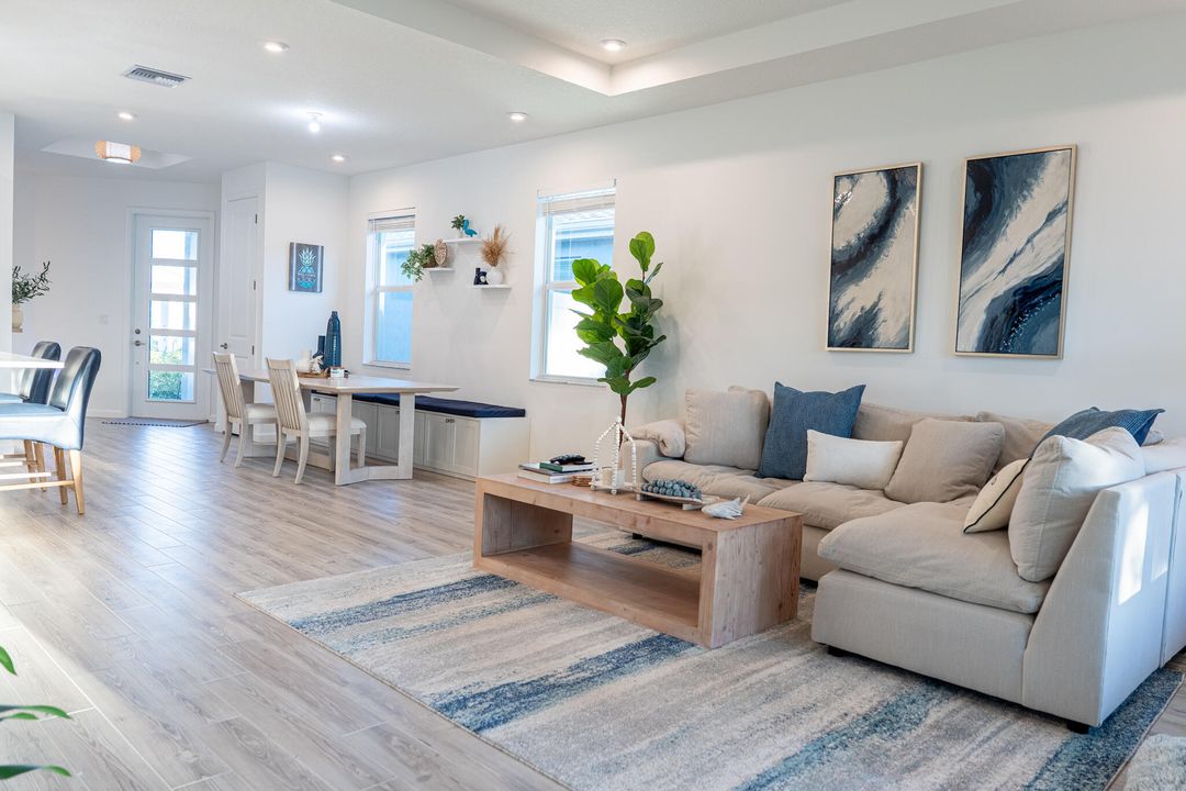 For Sale: $425,000 (2 beds, 2 baths, 1724 Square Feet)