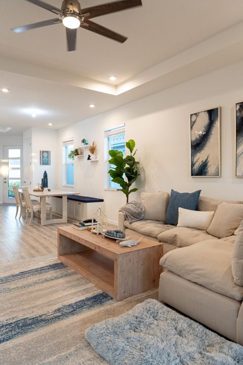 For Sale: $425,000 (2 beds, 2 baths, 1724 Square Feet)