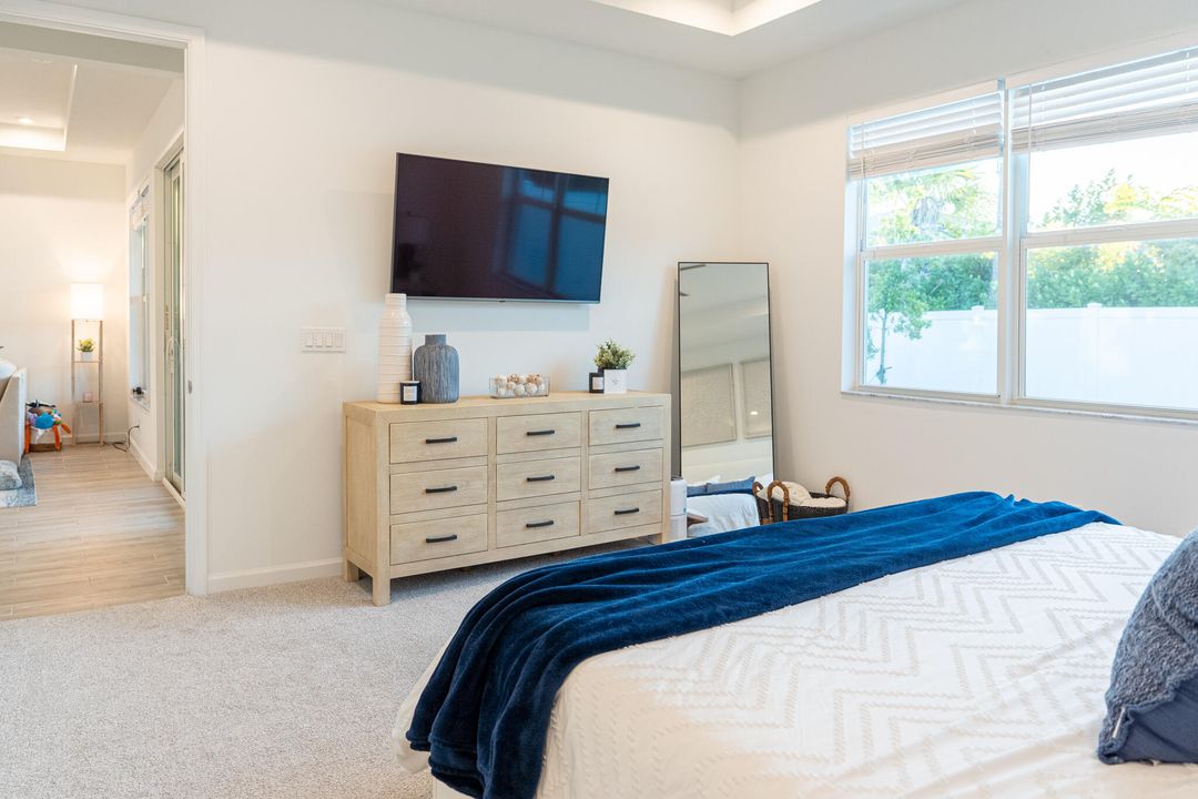 For Sale: $425,000 (2 beds, 2 baths, 1724 Square Feet)