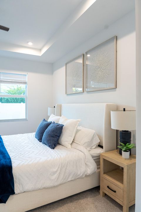 For Sale: $425,000 (2 beds, 2 baths, 1724 Square Feet)