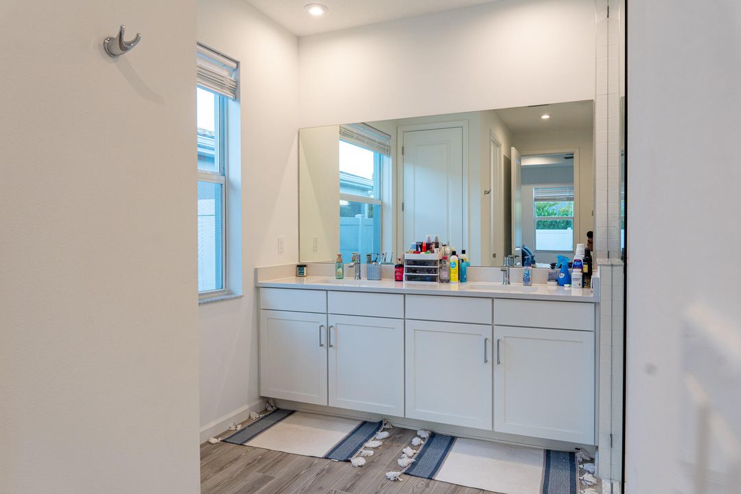 For Sale: $425,000 (2 beds, 2 baths, 1724 Square Feet)