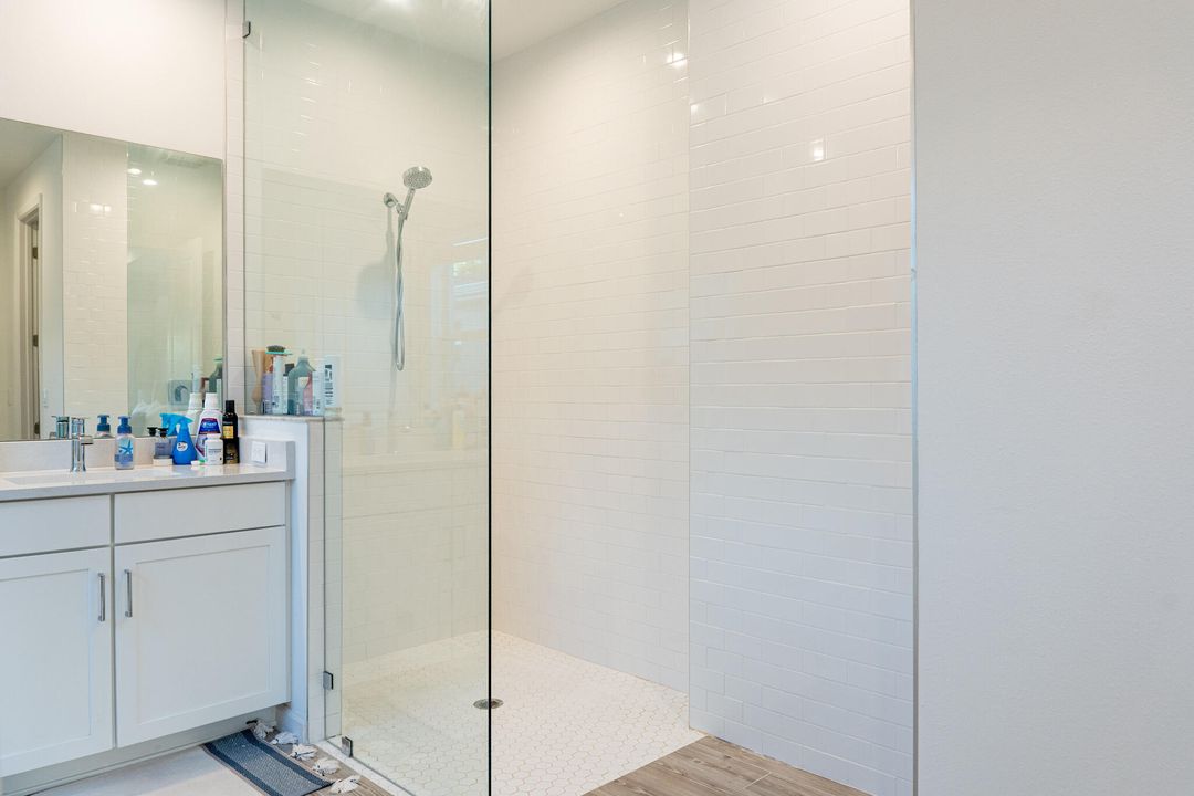 For Sale: $425,000 (2 beds, 2 baths, 1724 Square Feet)