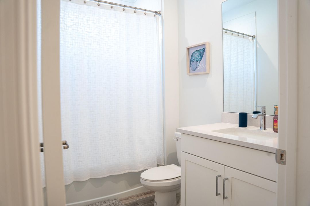 For Sale: $425,000 (2 beds, 2 baths, 1724 Square Feet)