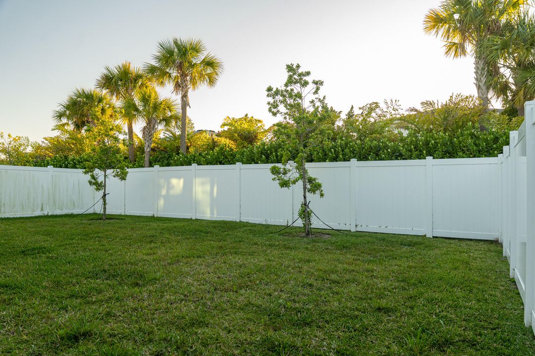 For Sale: $425,000 (2 beds, 2 baths, 1724 Square Feet)