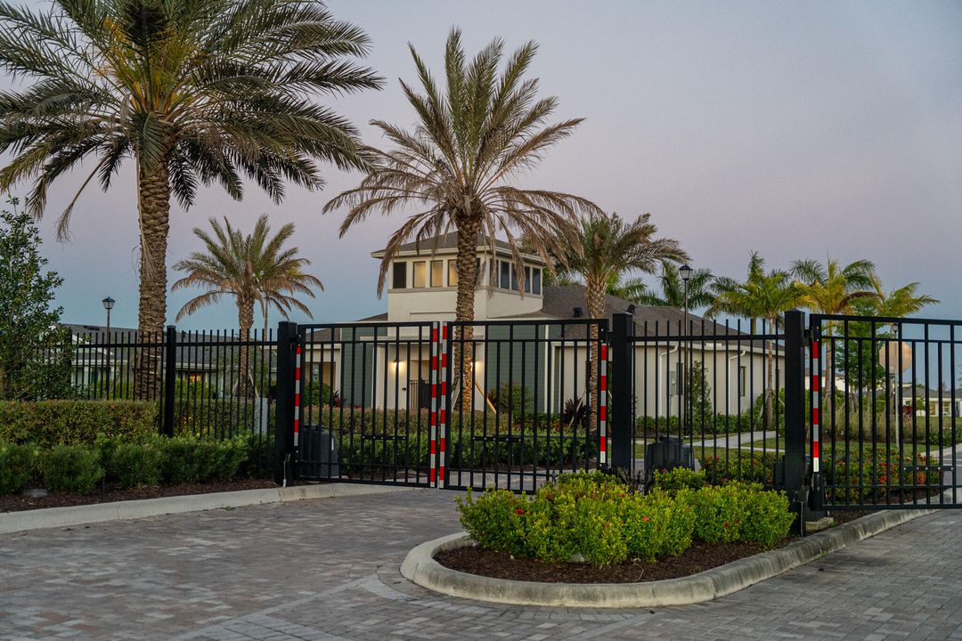 For Sale: $425,000 (2 beds, 2 baths, 1724 Square Feet)