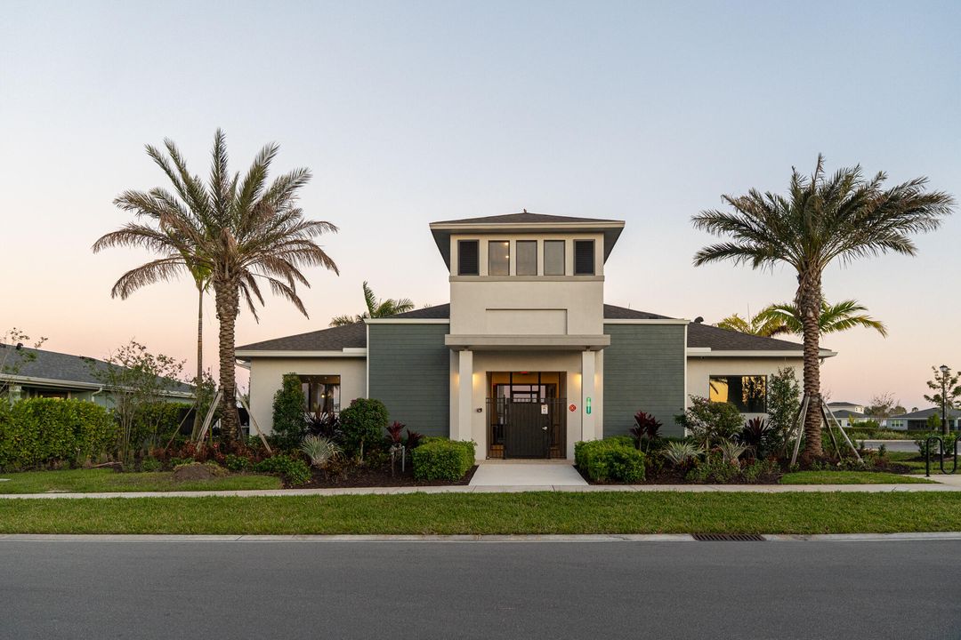 For Sale: $425,000 (2 beds, 2 baths, 1724 Square Feet)