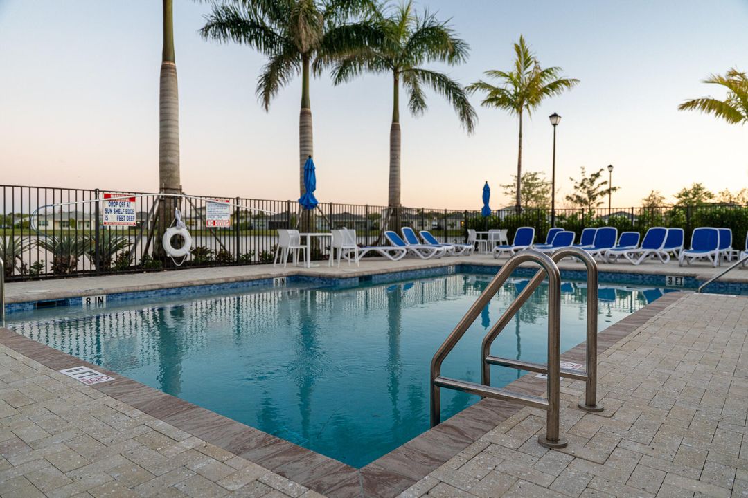 For Sale: $425,000 (2 beds, 2 baths, 1724 Square Feet)