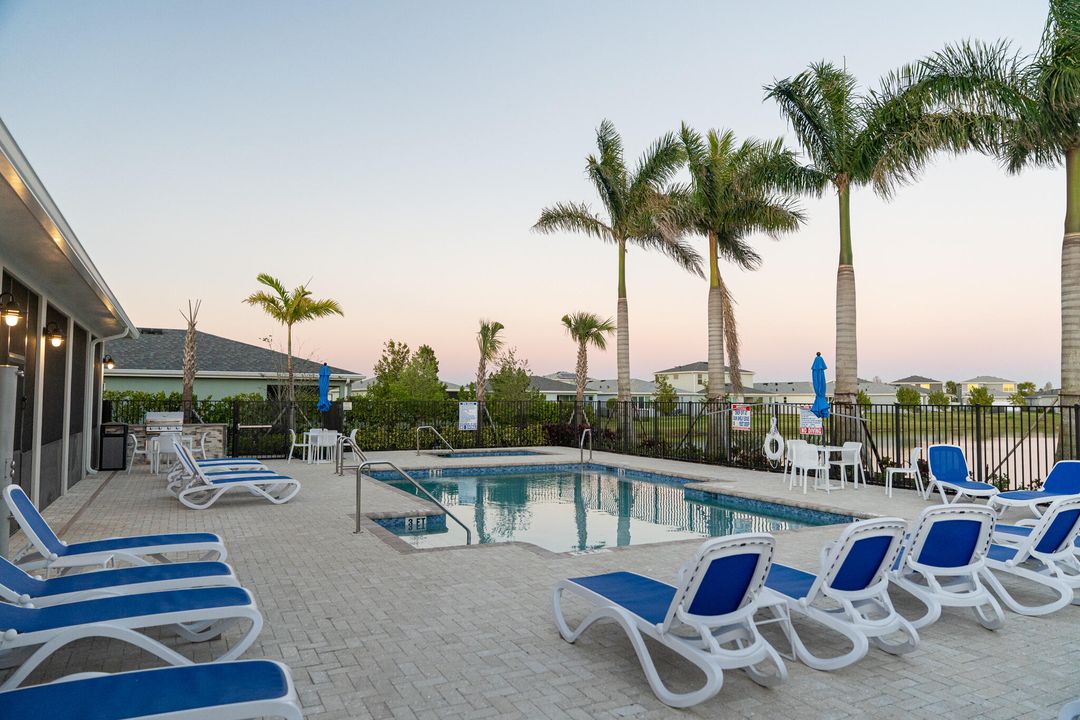 For Sale: $425,000 (2 beds, 2 baths, 1724 Square Feet)