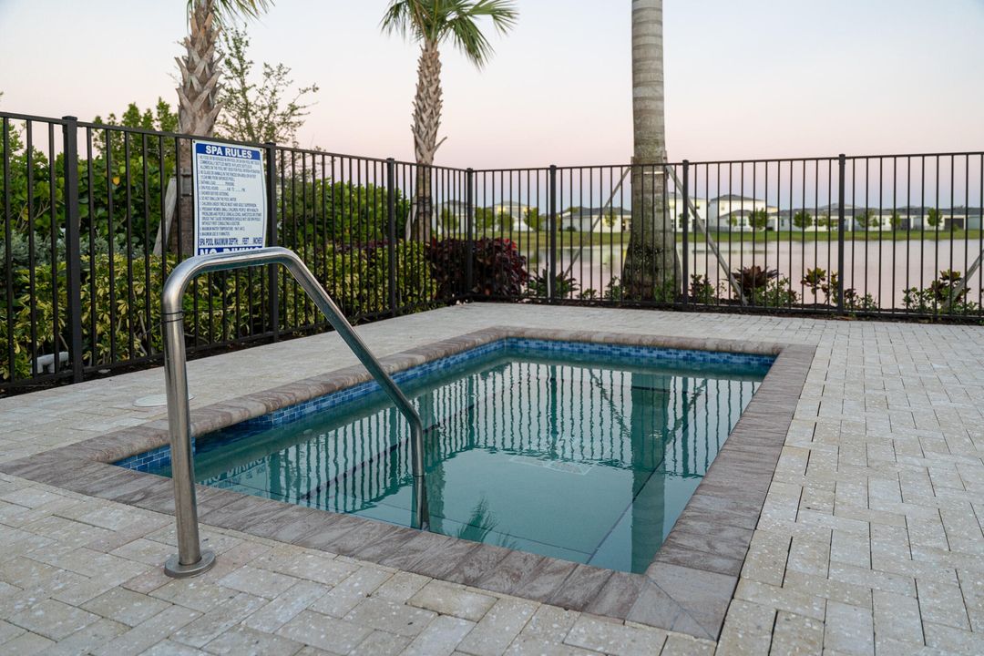 For Sale: $425,000 (2 beds, 2 baths, 1724 Square Feet)