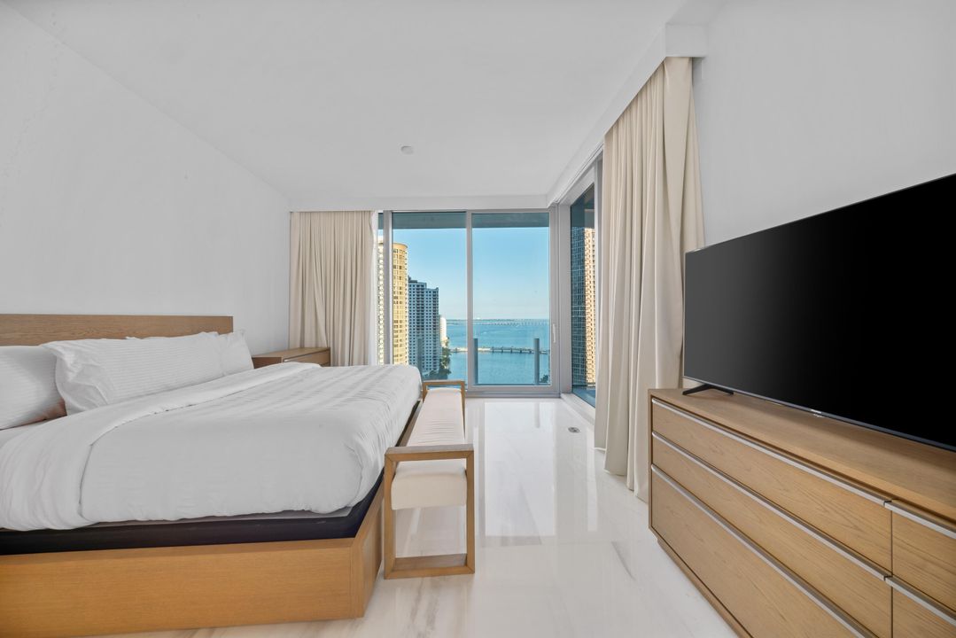 For Rent: $28,000 (4 beds, 5 baths, 3225 Square Feet)