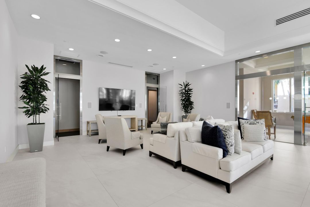 For Sale: $729,000 (2 beds, 2 baths, 1310 Square Feet)